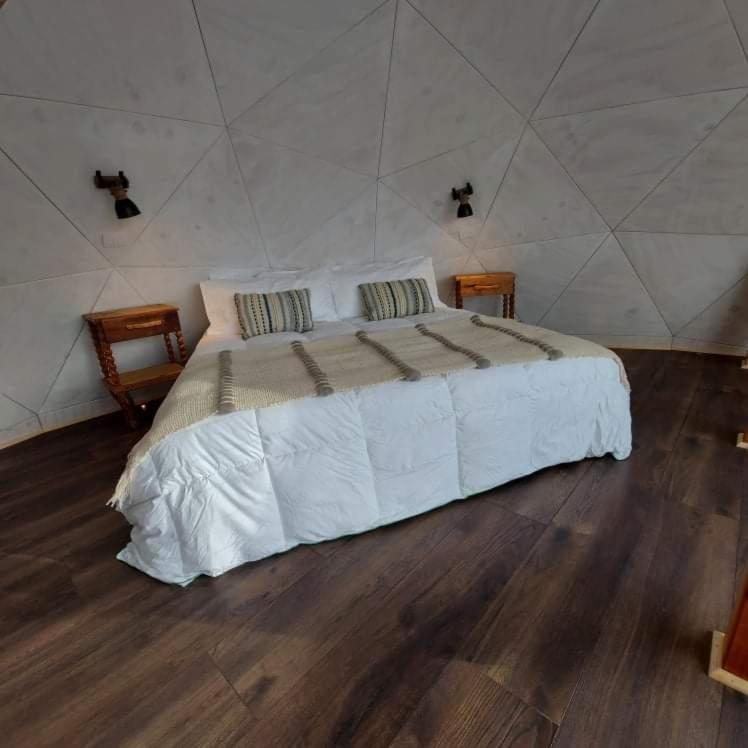 Dome With Stunning Glacier & Mountain Views Puerto Natales Exterior photo